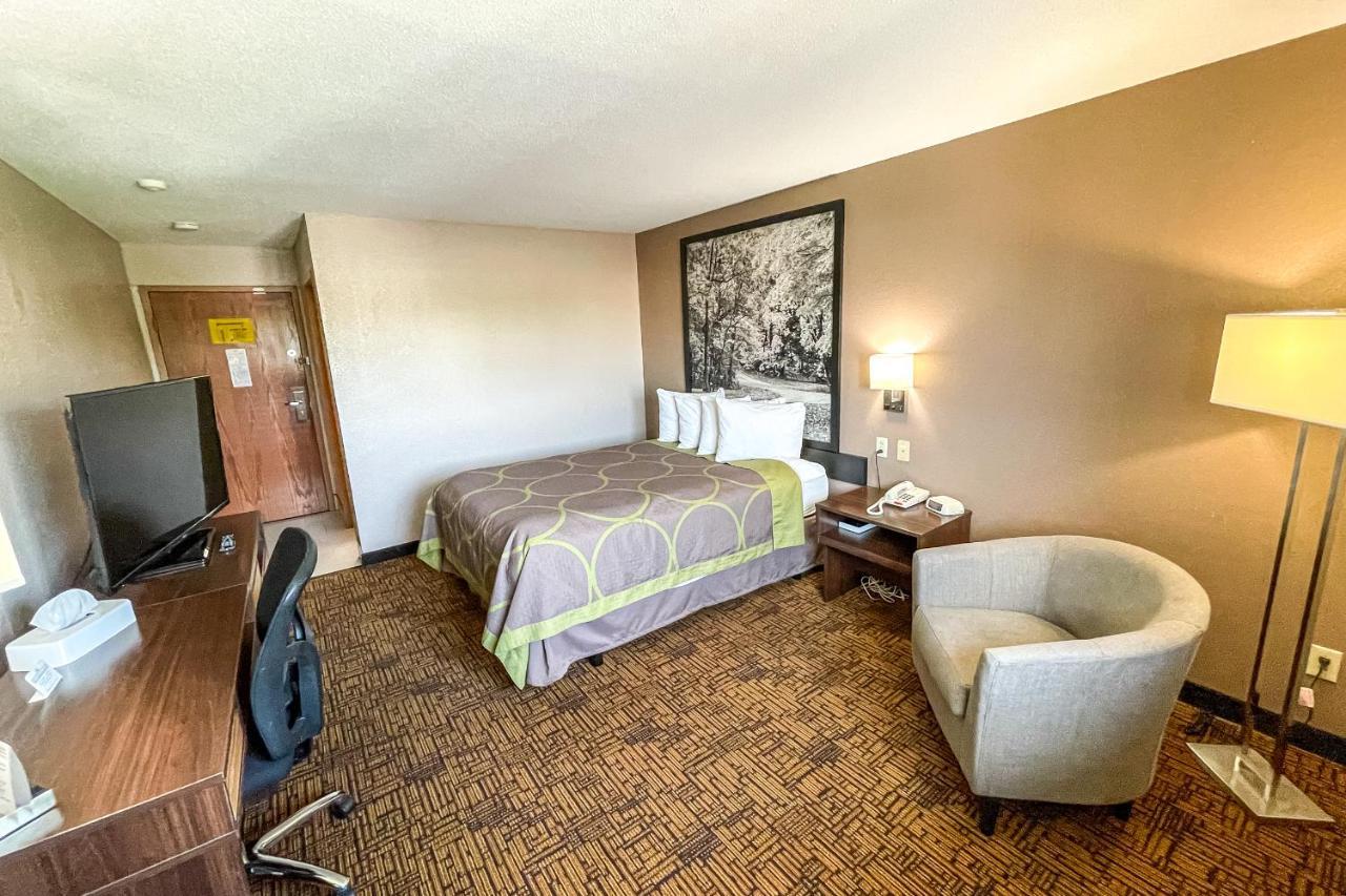 Super 8 By Wyndham Indianapolis Emerson מראה חיצוני תמונה