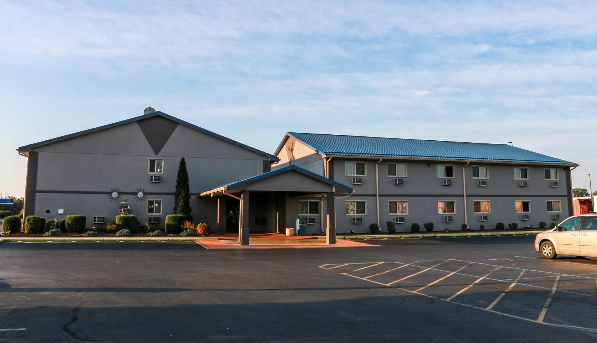 Super 8 By Wyndham Indianapolis Emerson מראה חיצוני תמונה