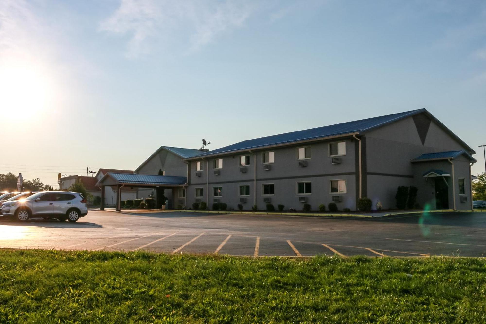 Super 8 By Wyndham Indianapolis Emerson מראה חיצוני תמונה