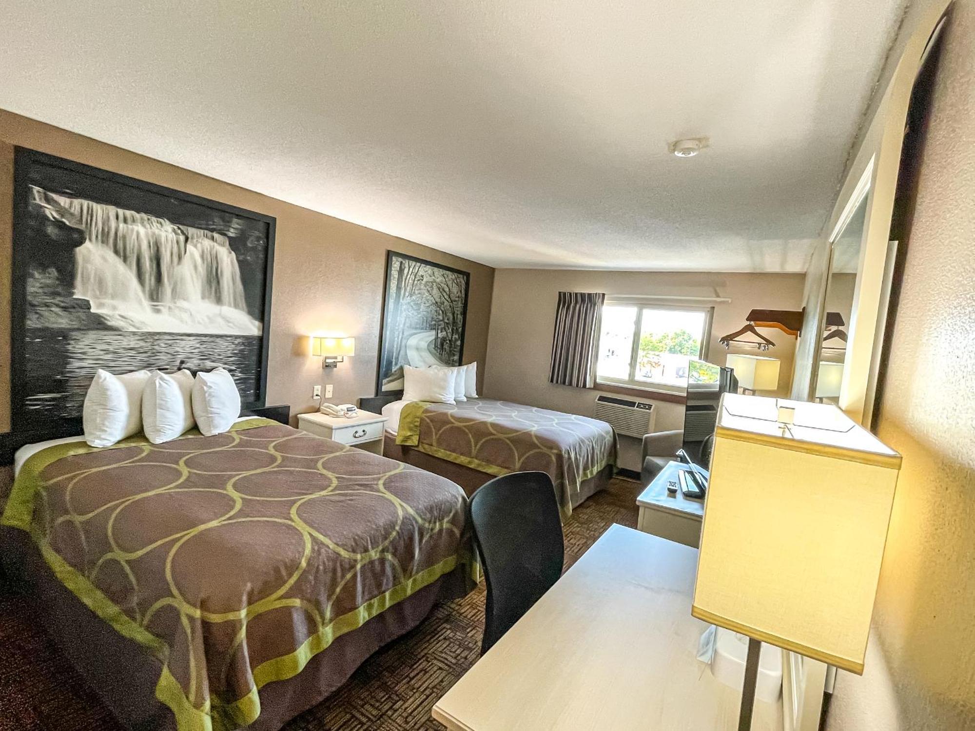 Super 8 By Wyndham Indianapolis Emerson מראה חיצוני תמונה
